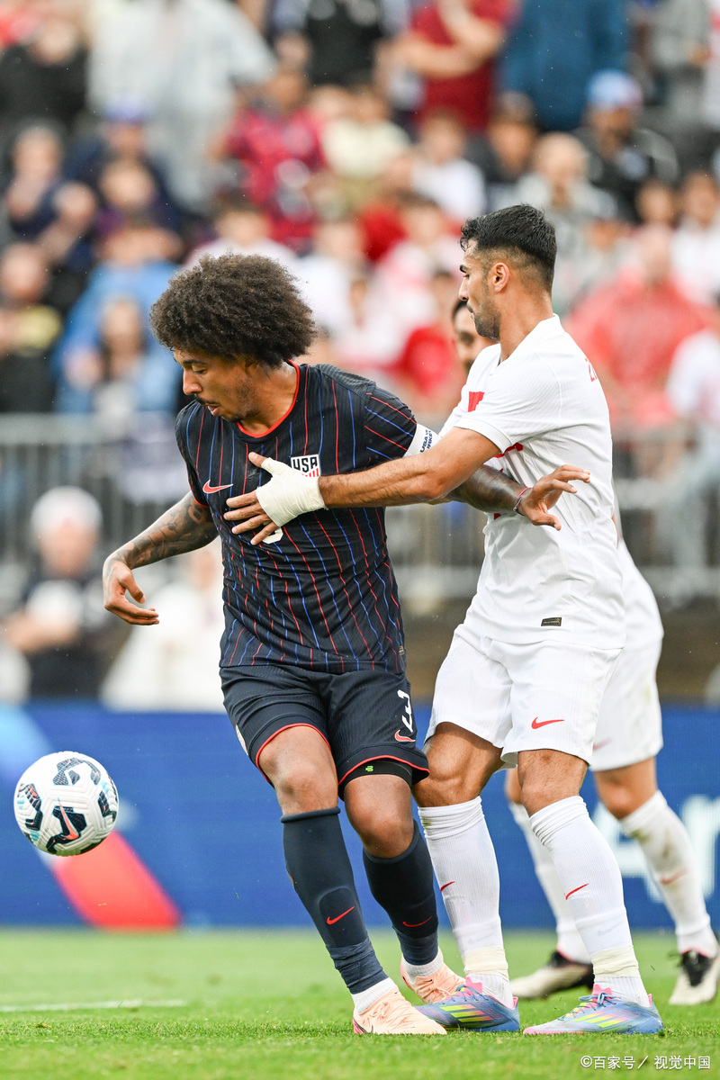 多特蒙德险胜塞维利亚，莱万状态火热