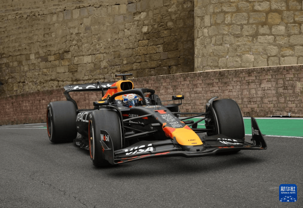 梅赛德斯横扫红牛车队，维斯塔潘带队取胜