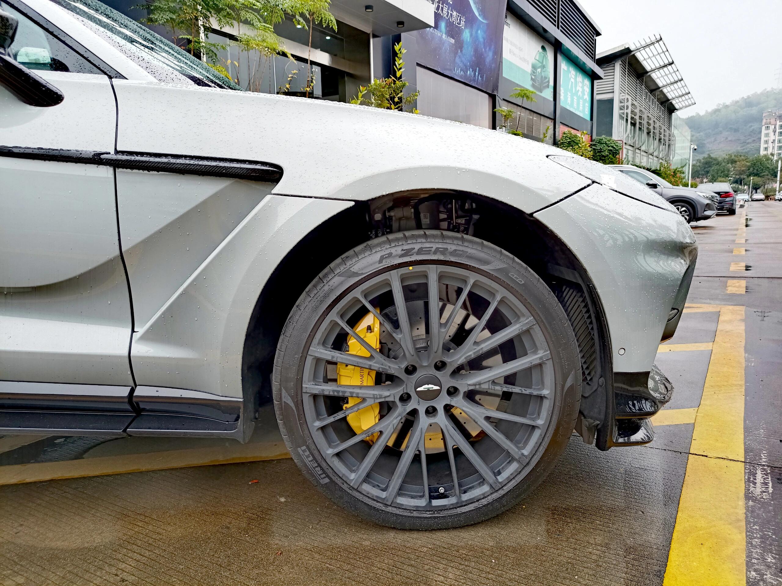 爱游戏下载-阿斯顿马丁横扫雷诺车队，皮亚斯特里统治全场