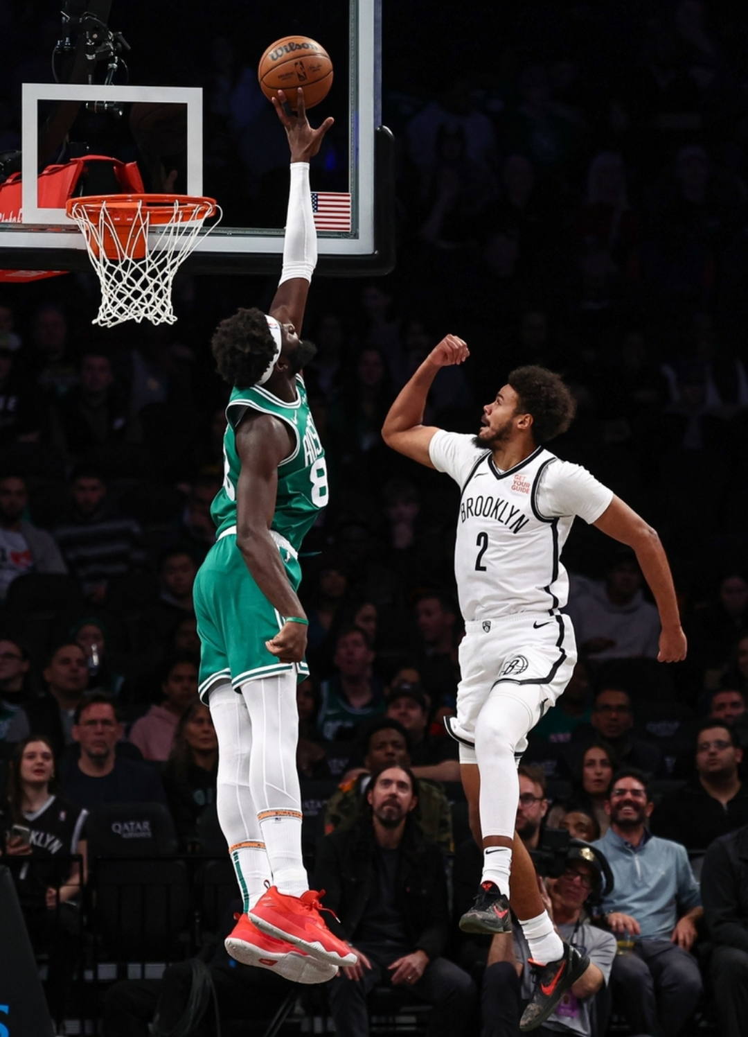 凯尔特人逆转新疆队，布克关键制胜