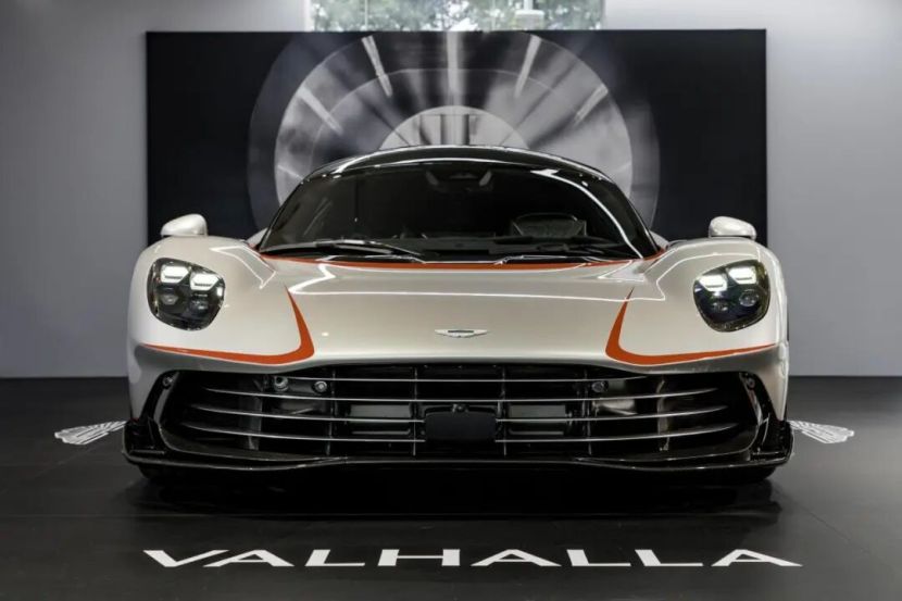 爱游戏大厅-阿斯顿马丁力克梅赛德斯，皮亚斯特里扛起全队